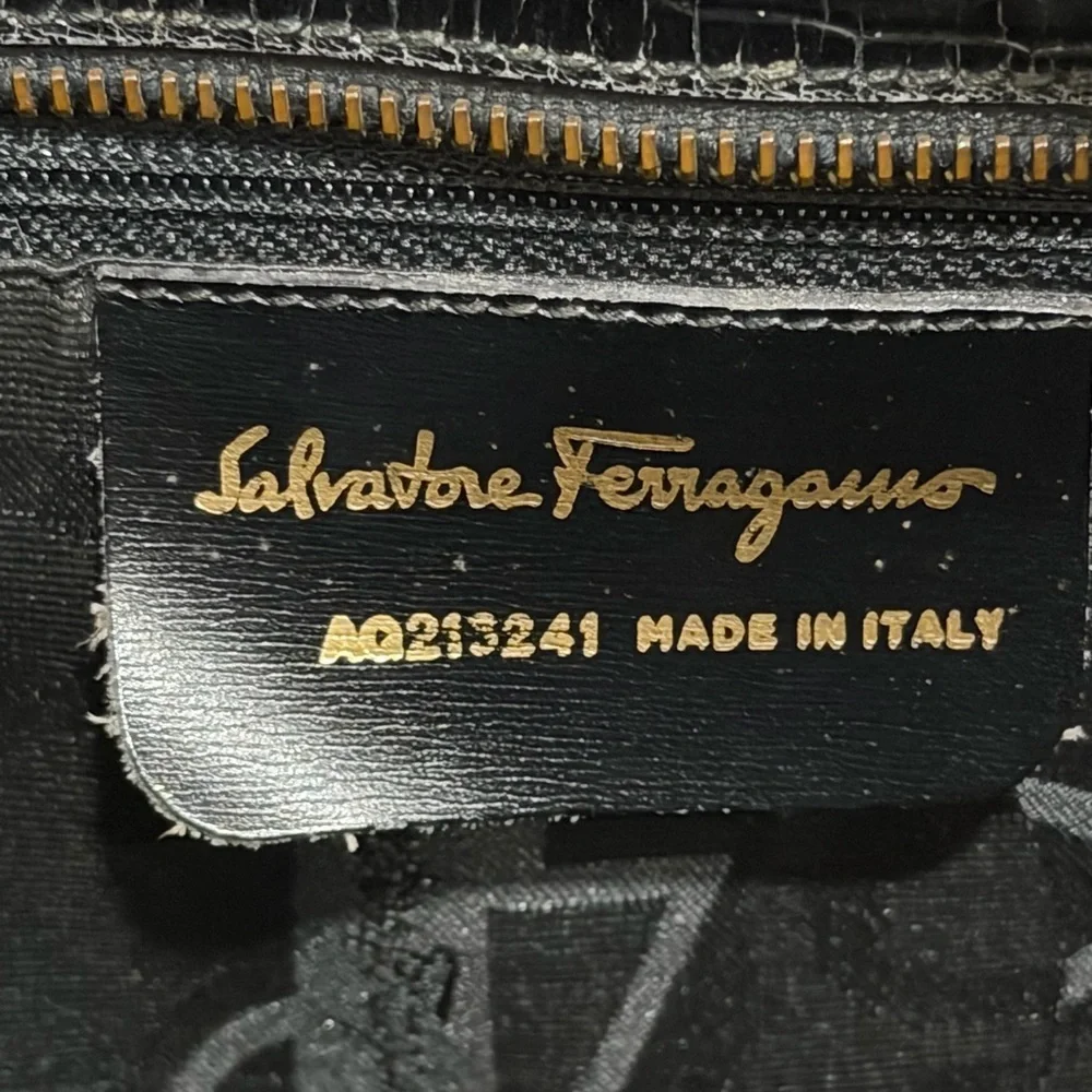 Salvatore‎ Ferragamo Gancini Shoulder Bag